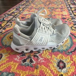 On Cloud rubbing shoes